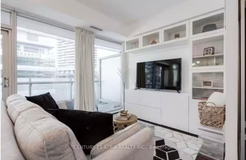 Photo 3 at 512 - 14 York Street, Waterfront Communities C1, Toronto
