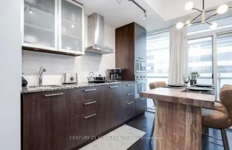 Photo 4 at 512 - 14 York Street, Waterfront Communities C1, Toronto