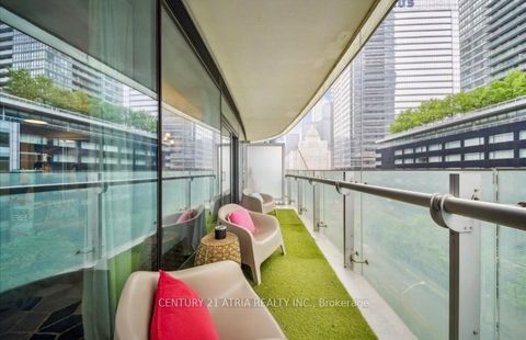 Photo 10 at 512 - 14 York Street, Waterfront Communities C1, Toronto