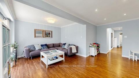 Photo 3 at 115 Micmac Crescent, Pleasant View, Toronto