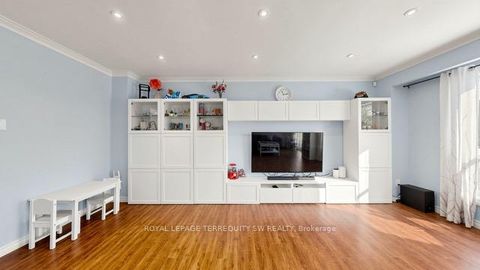 Photo 7 at 115 Micmac Crescent, Pleasant View, Toronto
