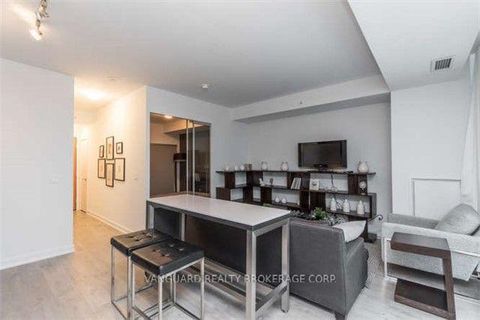 Photo 8 at 513 - 199 Richmond Street W, Waterfront Communities C1, Toronto