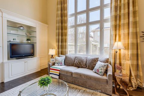 Photo 10 at 23 Weslock Crescent, Bayview Northeast, Aurora