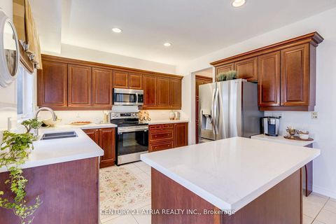 Photo 11 at 23 Weslock Crescent, Bayview Northeast, Aurora