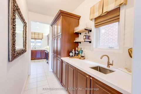 Photo 13 at 23 Weslock Crescent, Bayview Northeast, Aurora