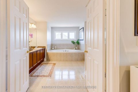 Photo 26 at 23 Weslock Crescent, Bayview Northeast, Aurora