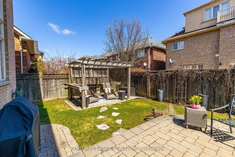 Photo 33 at 23 Weslock Crescent, Bayview Northeast, Aurora