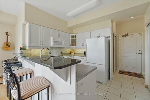 Photo 4 at 514 - 4200 Bathurst Street, Clanton Park, Toronto