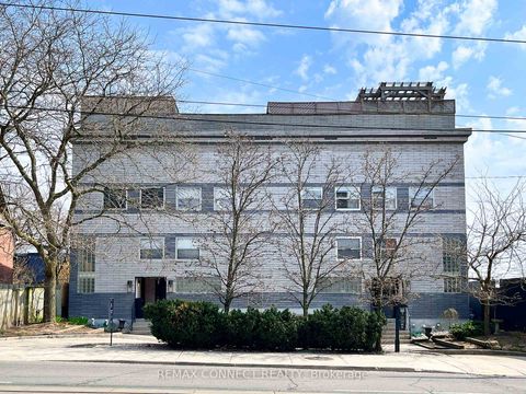 Photo 1 at 4 - 517 Kingston Road, The Beaches, Toronto
