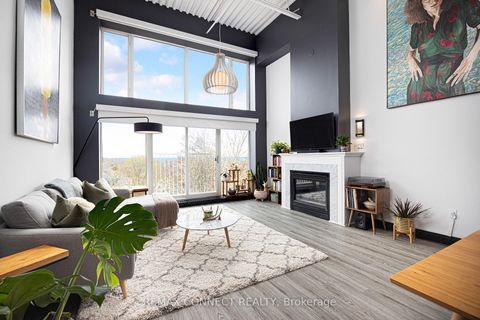 Photo 2 at 4 - 517 Kingston Road, The Beaches, Toronto