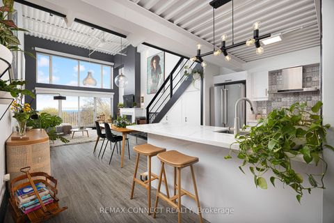 Photo 3 at 4 - 517 Kingston Road, The Beaches, Toronto