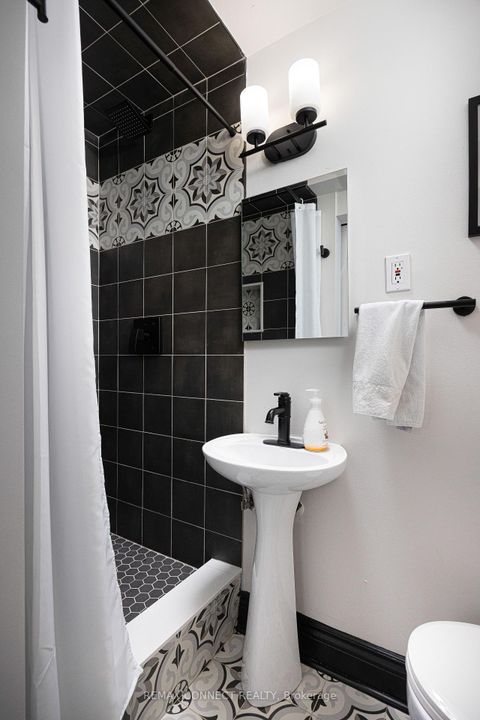Photo 21 at 4 - 517 Kingston Road, The Beaches, Toronto