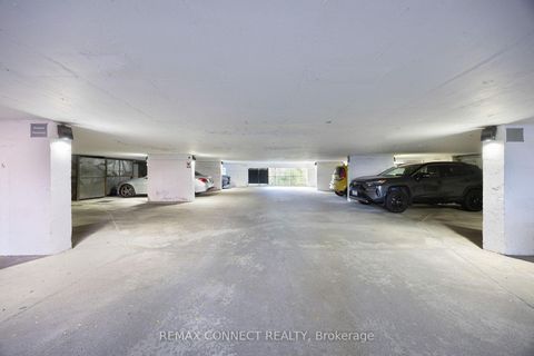 Photo 40 at 4 - 517 Kingston Road, The Beaches, Toronto