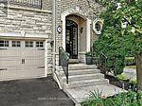 Photo 2 at 18 - 3 Senator Court, Aurora Heights, Aurora