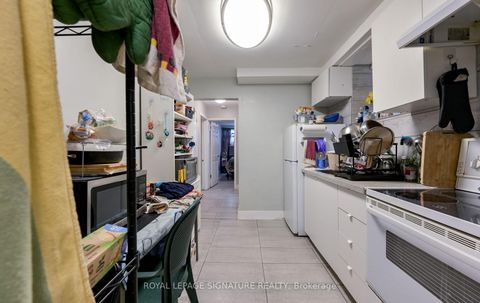 Photo 12 at 226 Bicknell Avenue, Eglinton West, Toronto