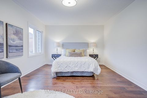 Photo 32 at 186 Ascalon Drive, Patterson, Vaughan