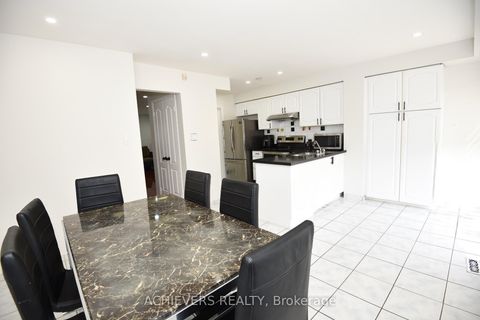 Photo 12 at 10 Gramercy Square, Rouge E11, Toronto