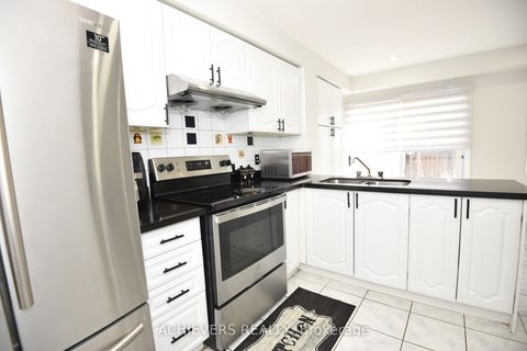 Photo 14 at 10 Gramercy Square, Rouge E11, Toronto