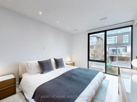 Photo 10 at 15 Durie Street E, Swansea, Toronto