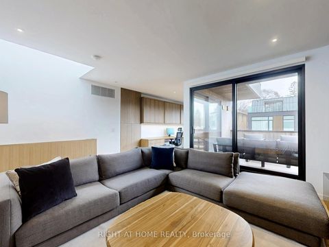 Photo 23 at 15 Durie Street E, Swansea, Toronto