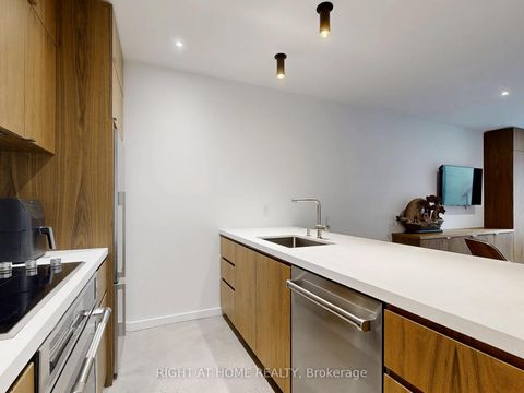 Photo 34 at 15 Durie Street E, Swansea, Toronto