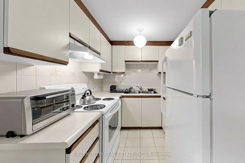 Photo 31 at 87 Mulholland Avenue, Glen Park, Toronto