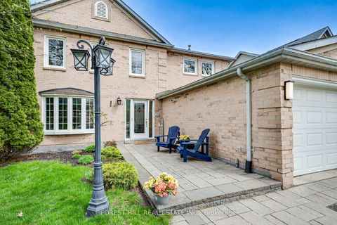 Photo 1 at 4 Milgate Place, Aurora Highlands, Aurora
