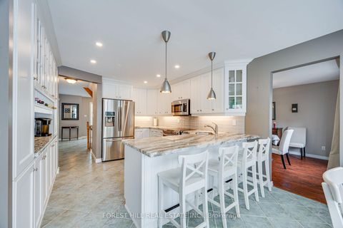 Photo 3 at 4 Milgate Place, Aurora Highlands, Aurora