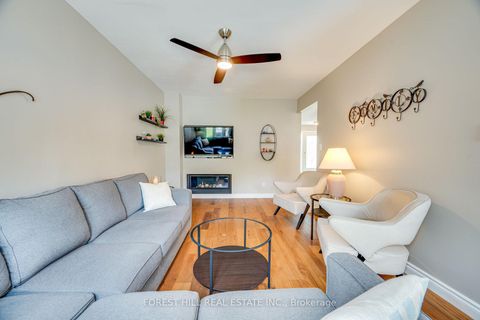 Photo 9 at 4 Milgate Place, Aurora Highlands, Aurora