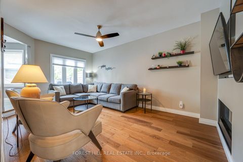 Photo 11 at 4 Milgate Place, Aurora Highlands, Aurora