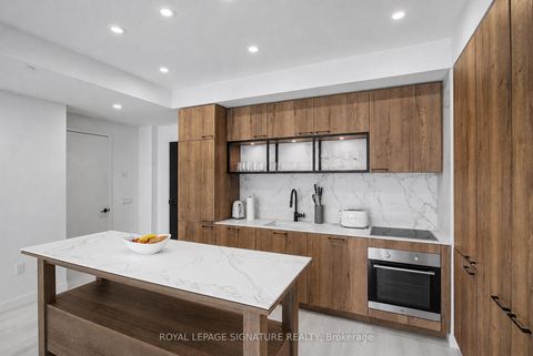 Photo 5 at 725 - 505 Richmond Street W, Waterfront Communities C1, Toronto