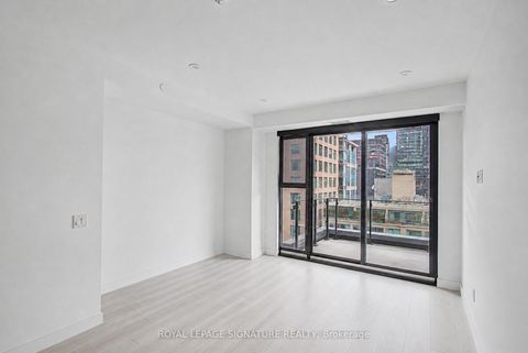 Photo 8 at 725 - 505 Richmond Street W, Waterfront Communities C1, Toronto