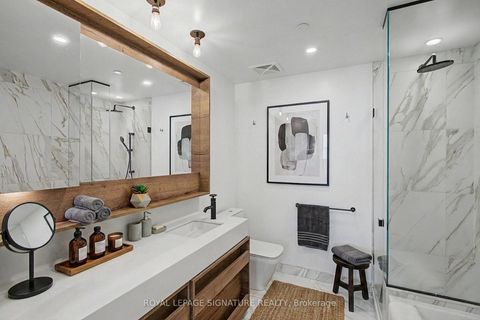 Photo 11 at 725 - 505 Richmond Street W, Waterfront Communities C1, Toronto