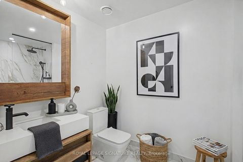 Photo 15 at 725 - 505 Richmond Street W, Waterfront Communities C1, Toronto