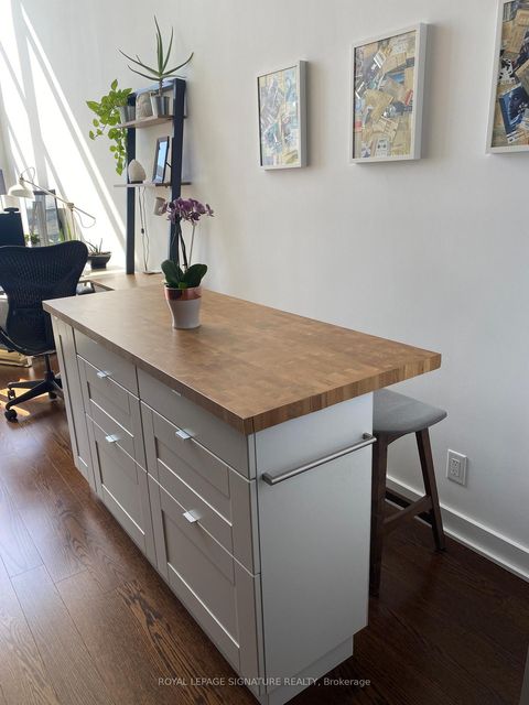 Photo 3 at 705 - 5 Hanna Avenue, Niagara, Toronto