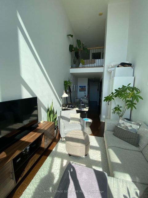 Photo 7 at 705 - 5 Hanna Avenue, Niagara, Toronto
