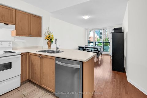 Photo 10 at 704 - 109 Front Street E, Waterfront Communities C8, Toronto