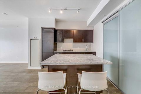 Photo 8 at 206 - 1960 Queen Street, The Beaches, Toronto