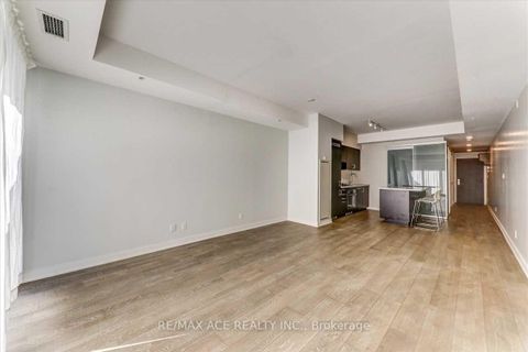 Photo 12 at 206 - 1960 Queen Street, The Beaches, Toronto