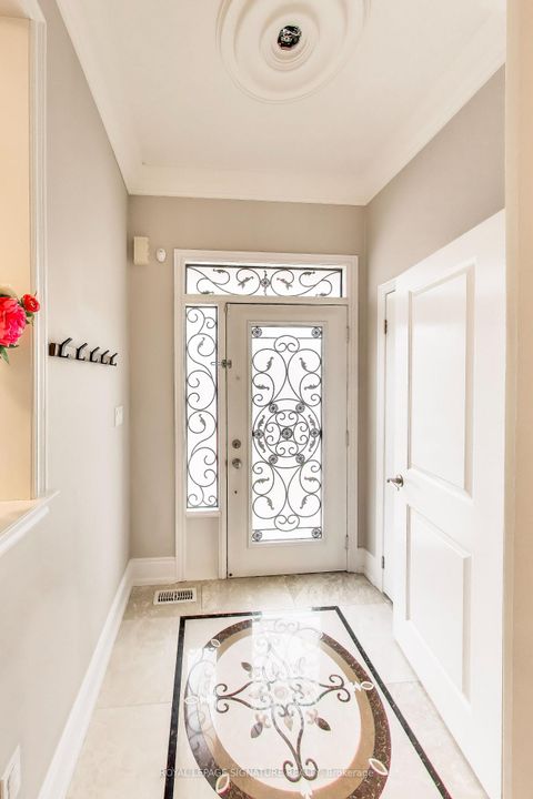 Photo 3 at 259 Barons Street, Kleinburg, Vaughan
