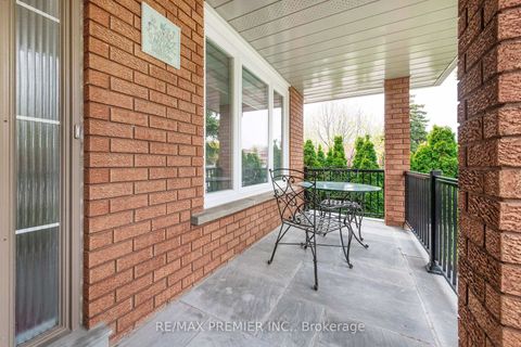 Photo 2 at 175 Medallion Boulevard, West Woodbridge, Vaughan