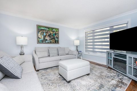 Photo 4 at 175 Medallion Boulevard, West Woodbridge, Vaughan