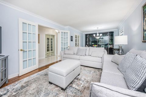 Photo 5 at 175 Medallion Boulevard, West Woodbridge, Vaughan