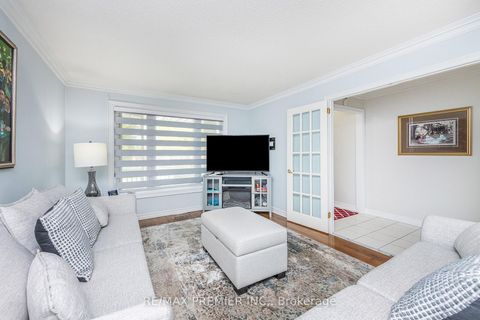 Photo 6 at 175 Medallion Boulevard, West Woodbridge, Vaughan