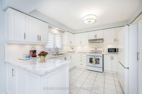 Photo 11 at 175 Medallion Boulevard, West Woodbridge, Vaughan