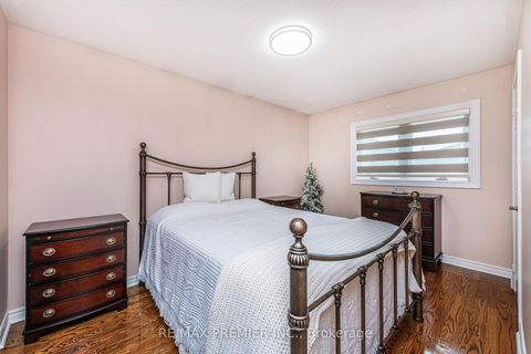 Photo 13 at 175 Medallion Boulevard, West Woodbridge, Vaughan