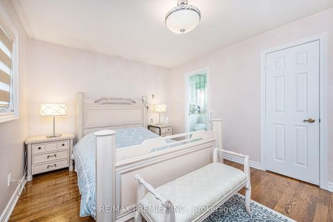 Photo 16 at 175 Medallion Boulevard, West Woodbridge, Vaughan