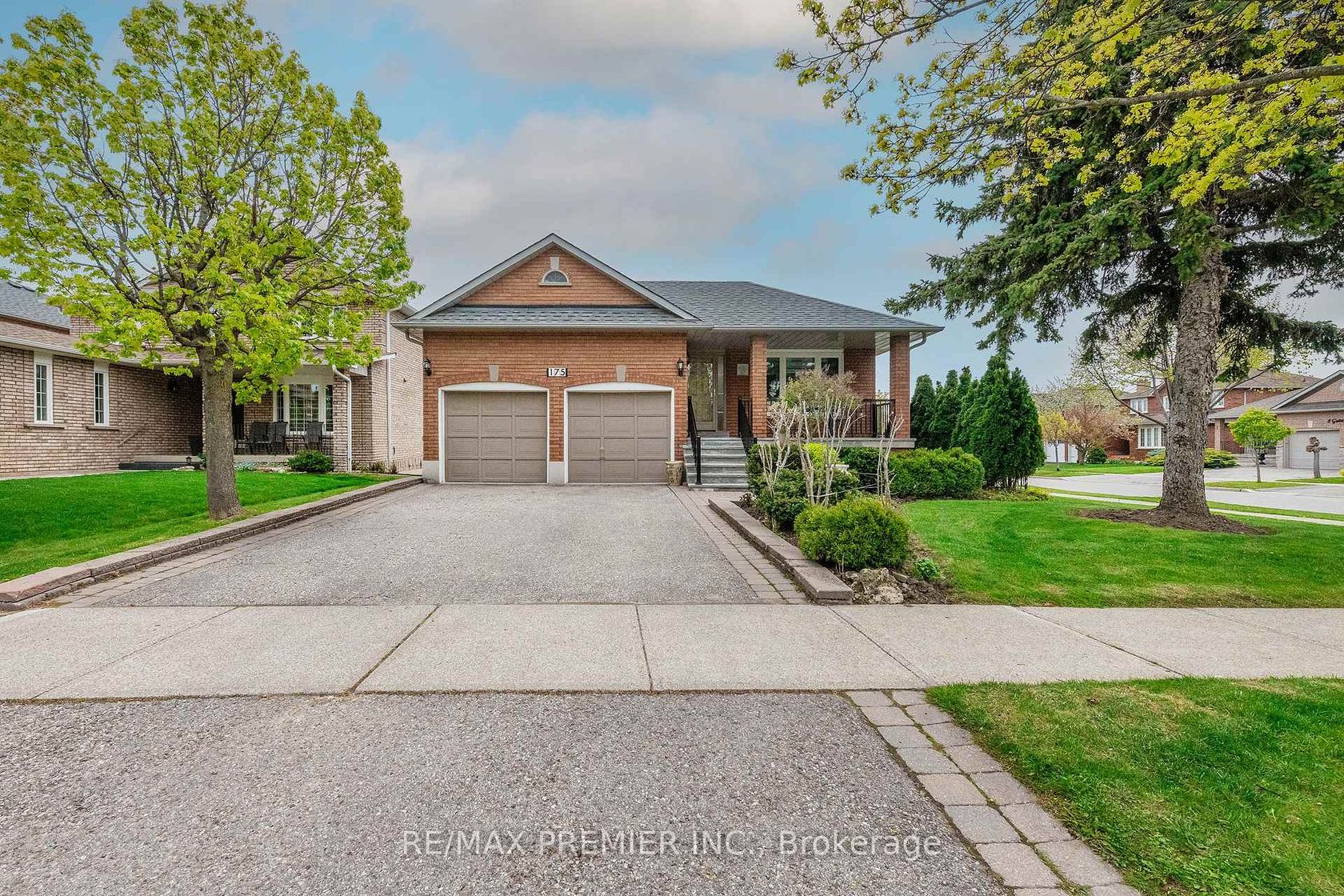 175 Medallion Boulevard, West Woodbridge, Vaughan photo number 2