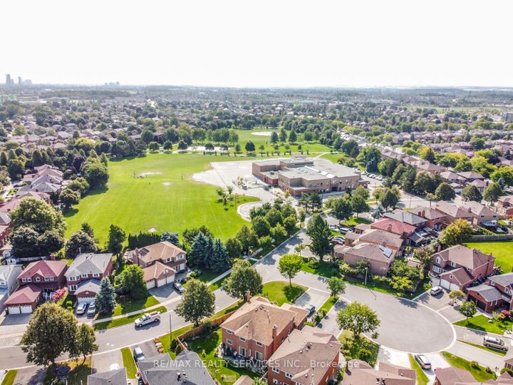 Photo 6 at 10 St Mark Place, Northwood Park, Brampton