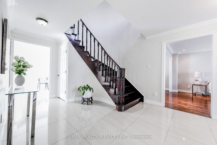 Photo 11 at 10 St Mark Place, Northwood Park, Brampton